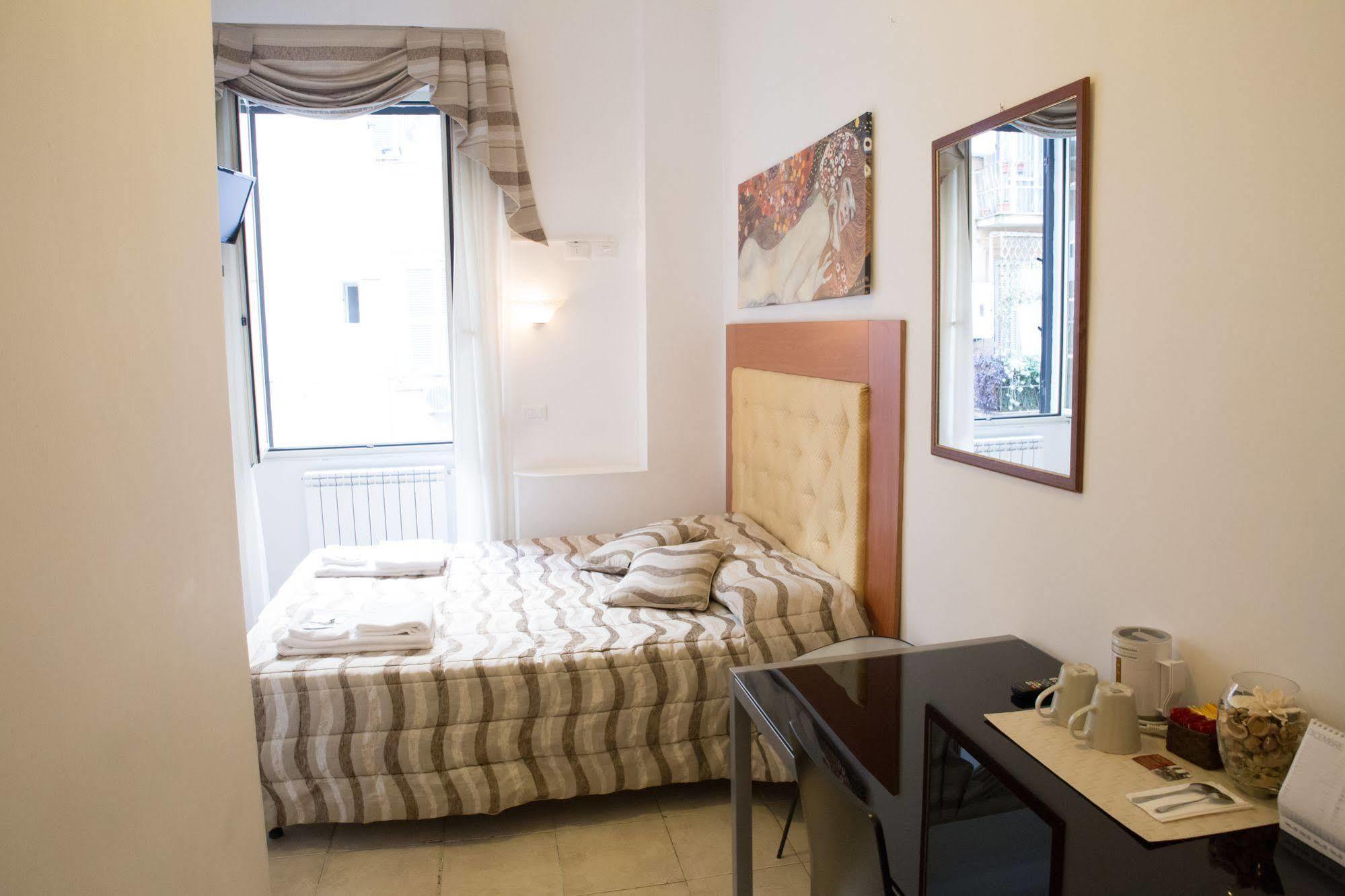 רומא Piumith Guest House מראה חיצוני תמונה
